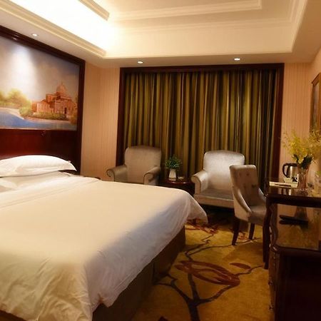 Vienna Hotel Loudi Chunyuan Pedestrian Street エクステリア 写真