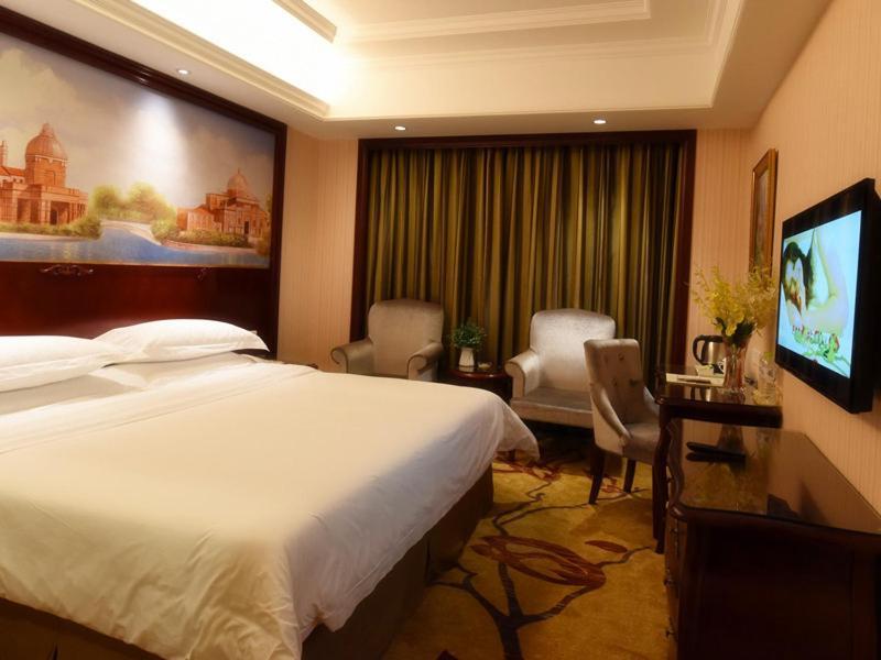 Vienna Hotel Loudi Chunyuan Pedestrian Street エクステリア 写真