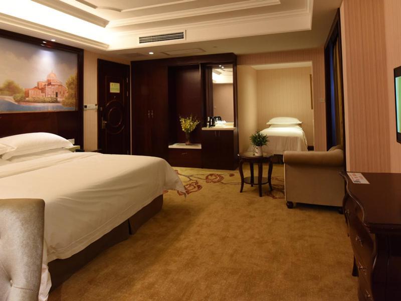 Vienna Hotel Loudi Chunyuan Pedestrian Street エクステリア 写真