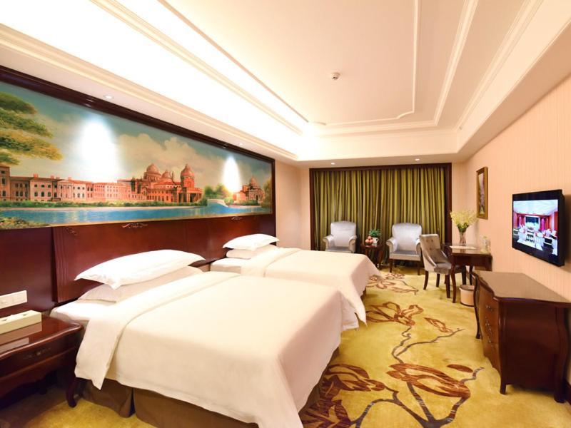 Vienna Hotel Loudi Chunyuan Pedestrian Street エクステリア 写真